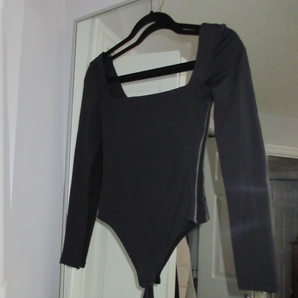 Aritzia Babaton Contour Long Sleeve Square neck Bodysuit